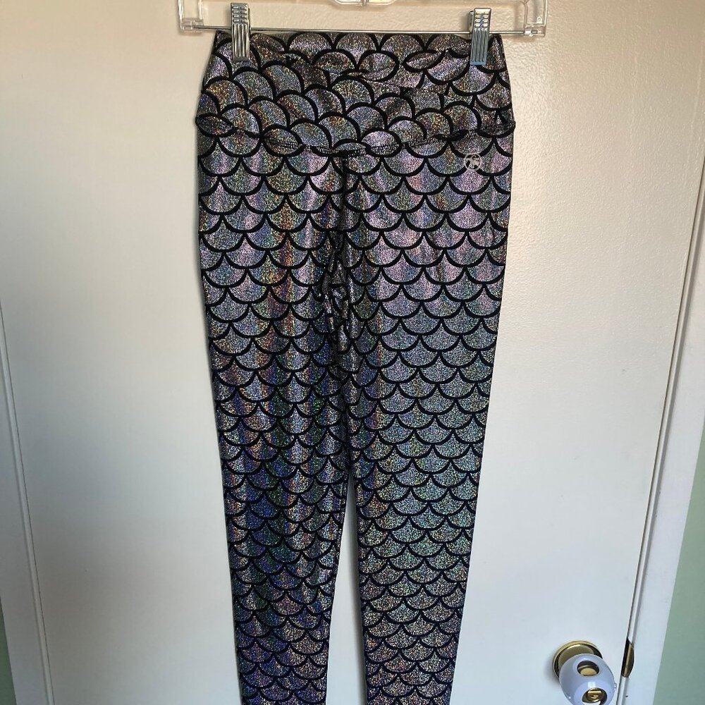ABS2B holographic silver mermaid scrunch butt leggings size medium fit as small